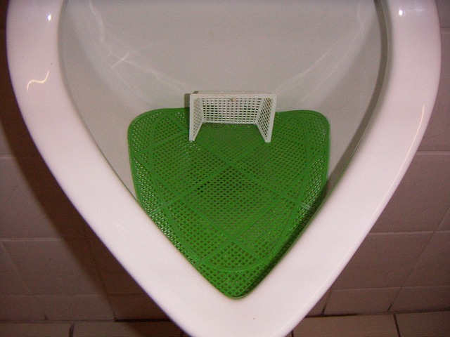 足球曼联新援首秀即破门，球迷高呼：值了！